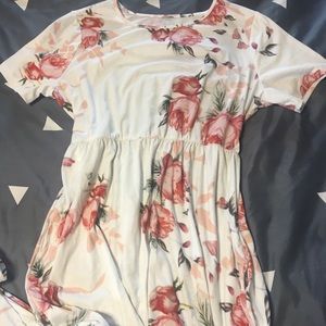 SOLD!! — Floral Dress 👗 🌸